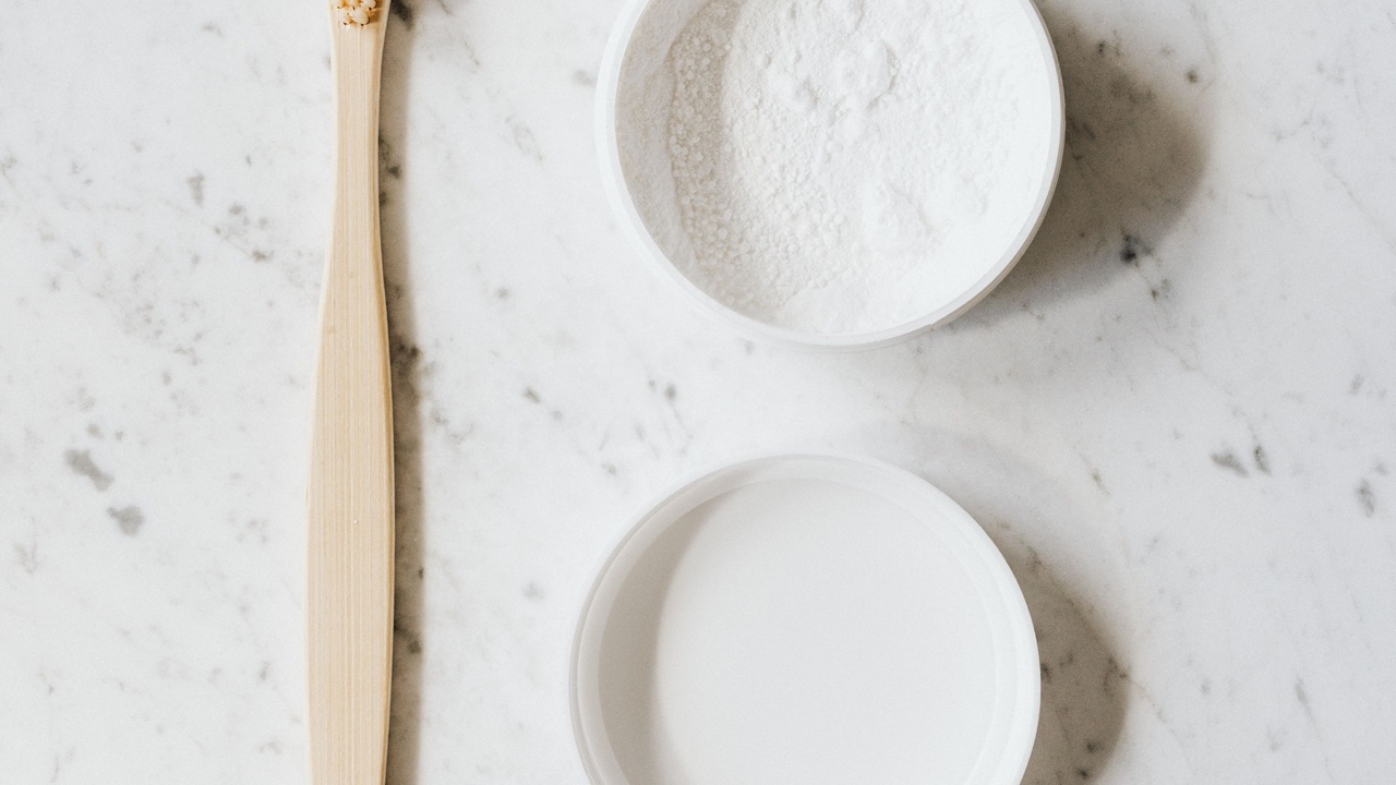 How Wellness Retailers Are Using Teeth Whitening Powder to Differentiate Their Oral Care Section